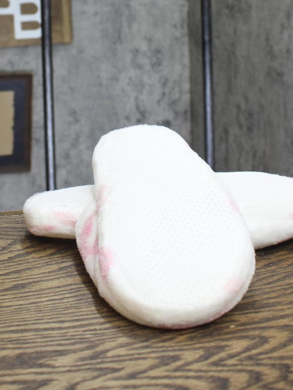 Max & Olivia Girls Slip On Slippers White / Pinkq L/XL - Picture 5 of 6